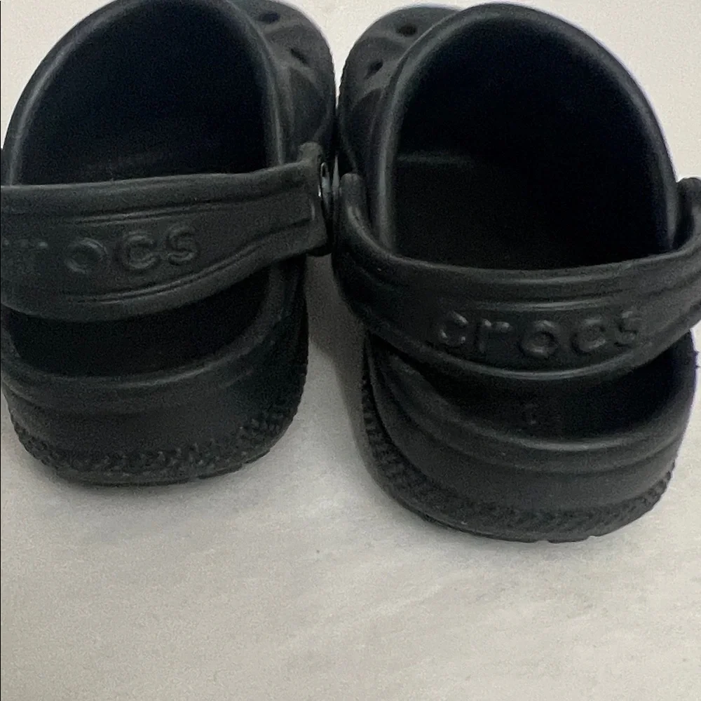 CROCS Kids Black Sandals sz 6